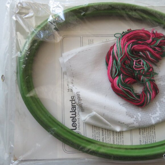 To Love Oval Sampler LeeWards Cross Stitch Kit With Frame #14-63090 - Picture 10 of 10